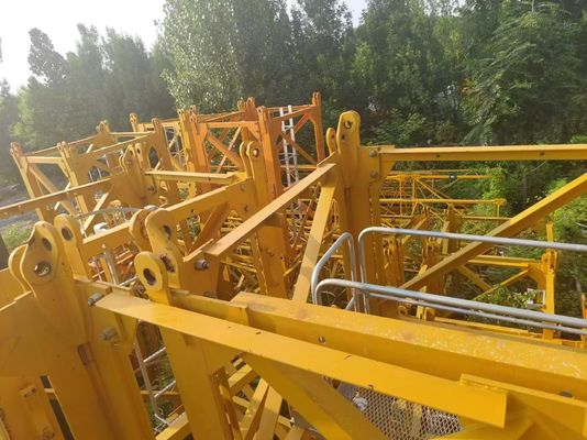 QTZ200 7015 استفاده شده برج بلند 10 تن حداکثر بار 65m Jib و L68 مست